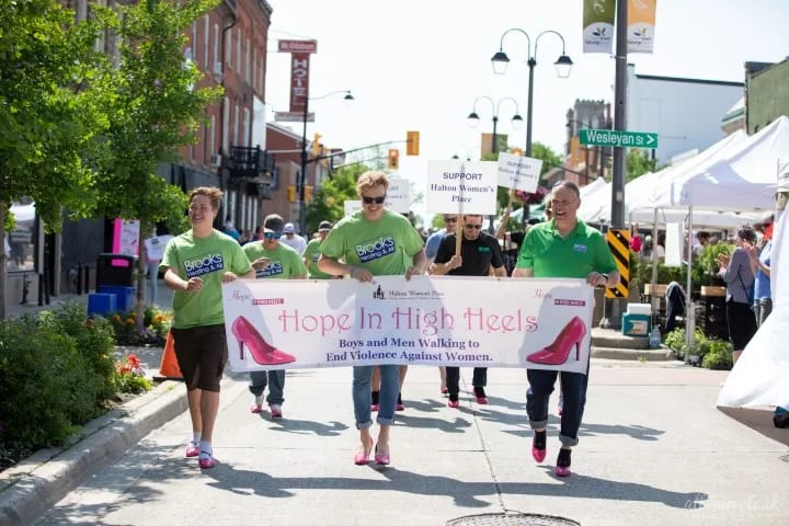The green-shirt Brooks team supporting Halton Women's Place